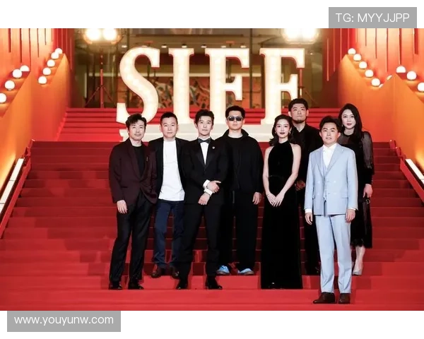 璀璨星光，艺术盛宴：重温2012戛纳电影节的经典瞬间